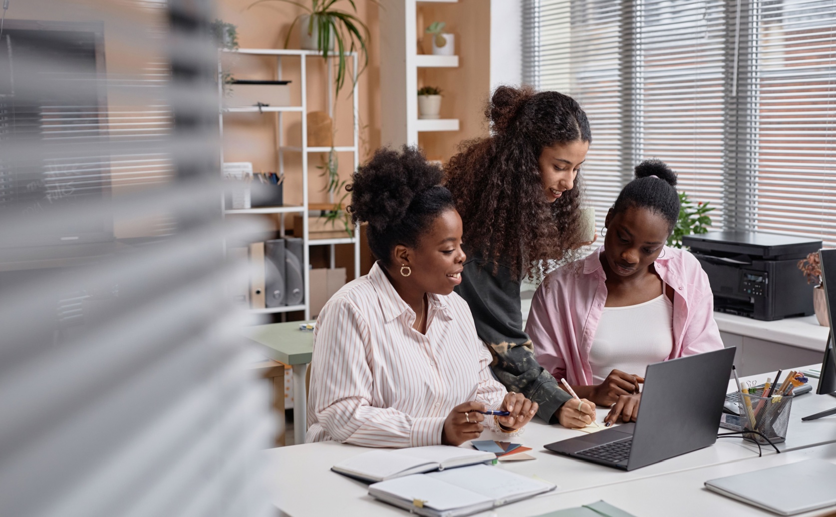 who can apply for government tenders